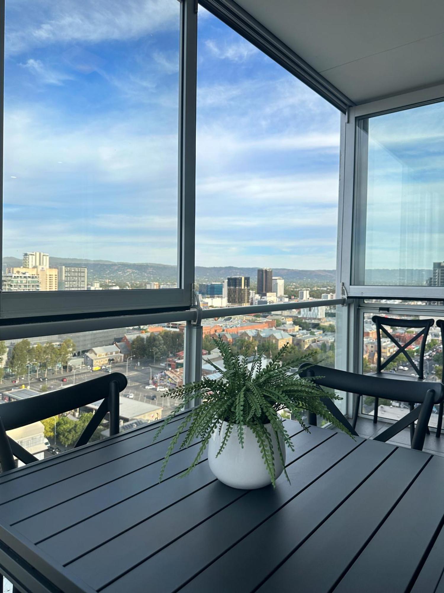 Penthouse View Apartment Luxury Cbd Penthouse Sleeps 6 Balcony Spa Access Adelaïde Extérieur photo